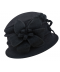 Dámský klobouk s květinovou aplikací