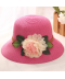 Dámský klobouk s květinovou dekorací