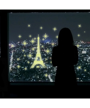 Eiffelova věž v noci